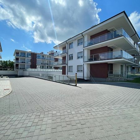 Miodowy Apartament Z Duzym Tarasem W Rewalu, Blisko Morza エクステリア 写真