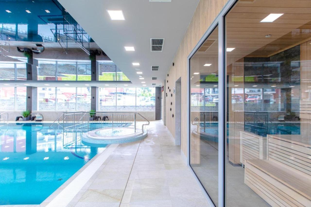 Miodowy Apartament Z Duzym Tarasem W Rewalu, Blisko Morza エクステリア 写真