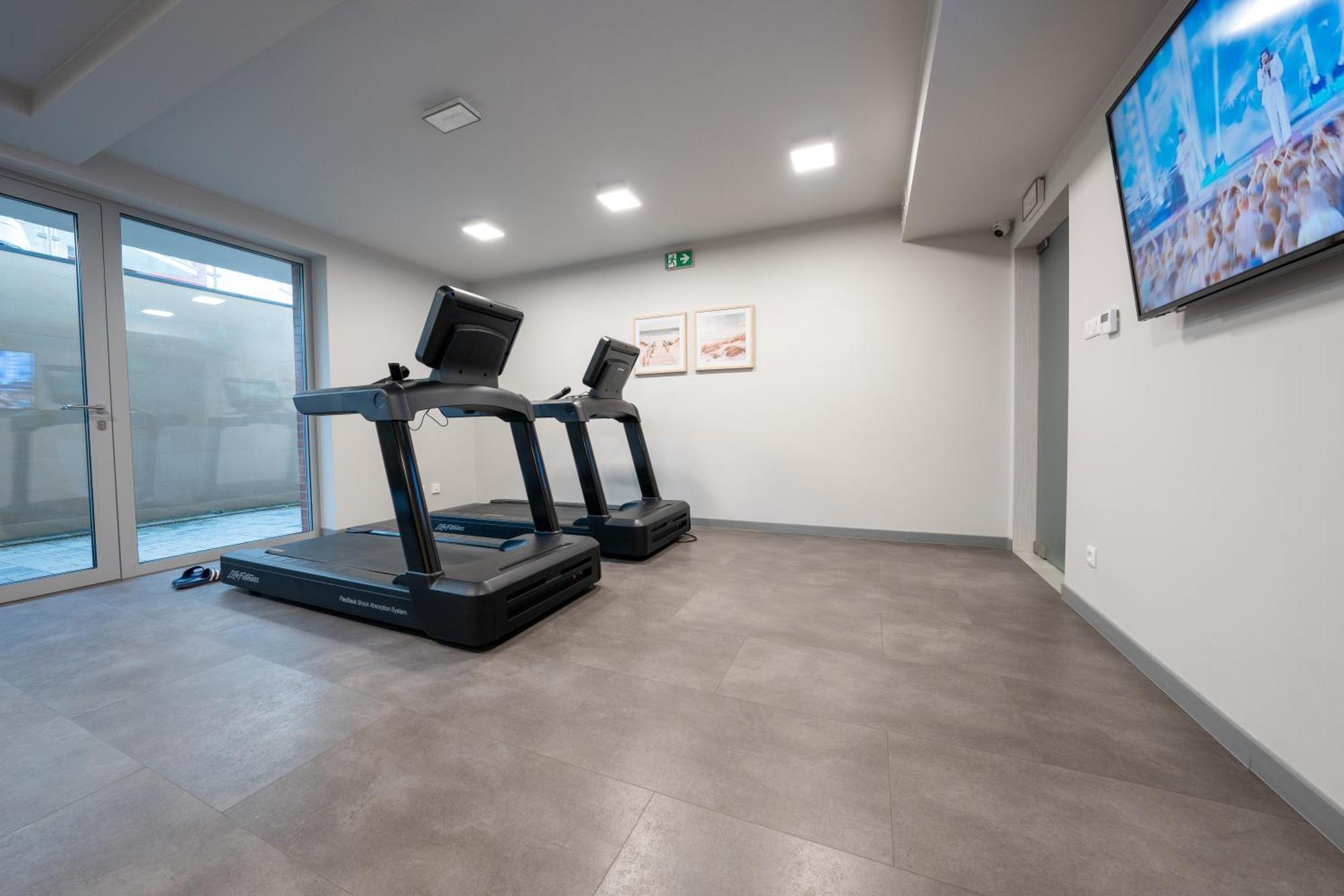 Miodowy Apartament Z Duzym Tarasem W Rewalu, Blisko Morza エクステリア 写真