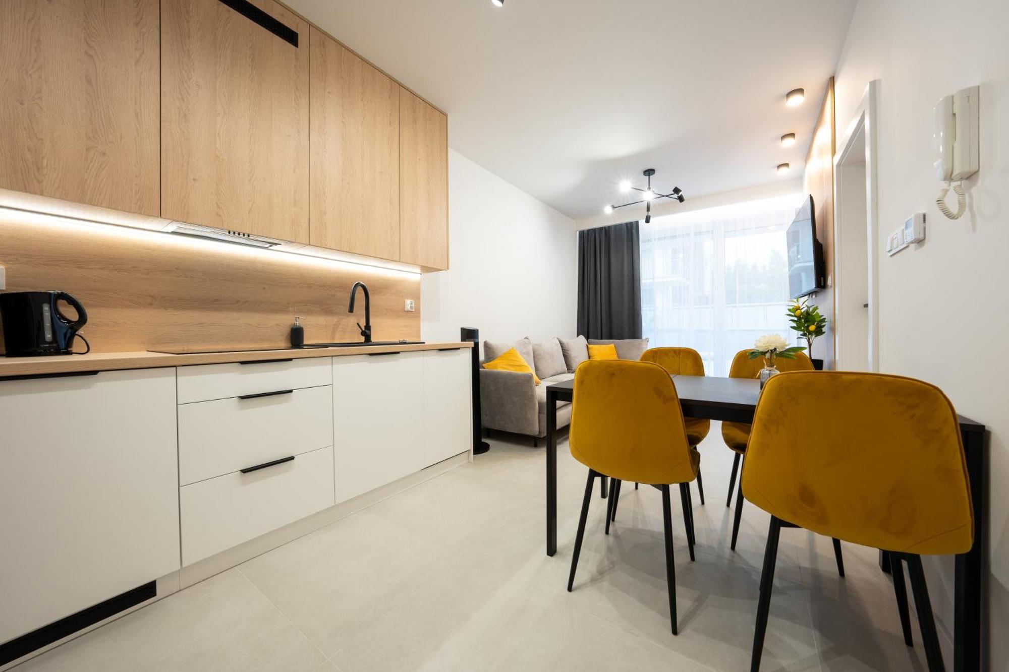 Miodowy Apartament Z Duzym Tarasem W Rewalu, Blisko Morza エクステリア 写真