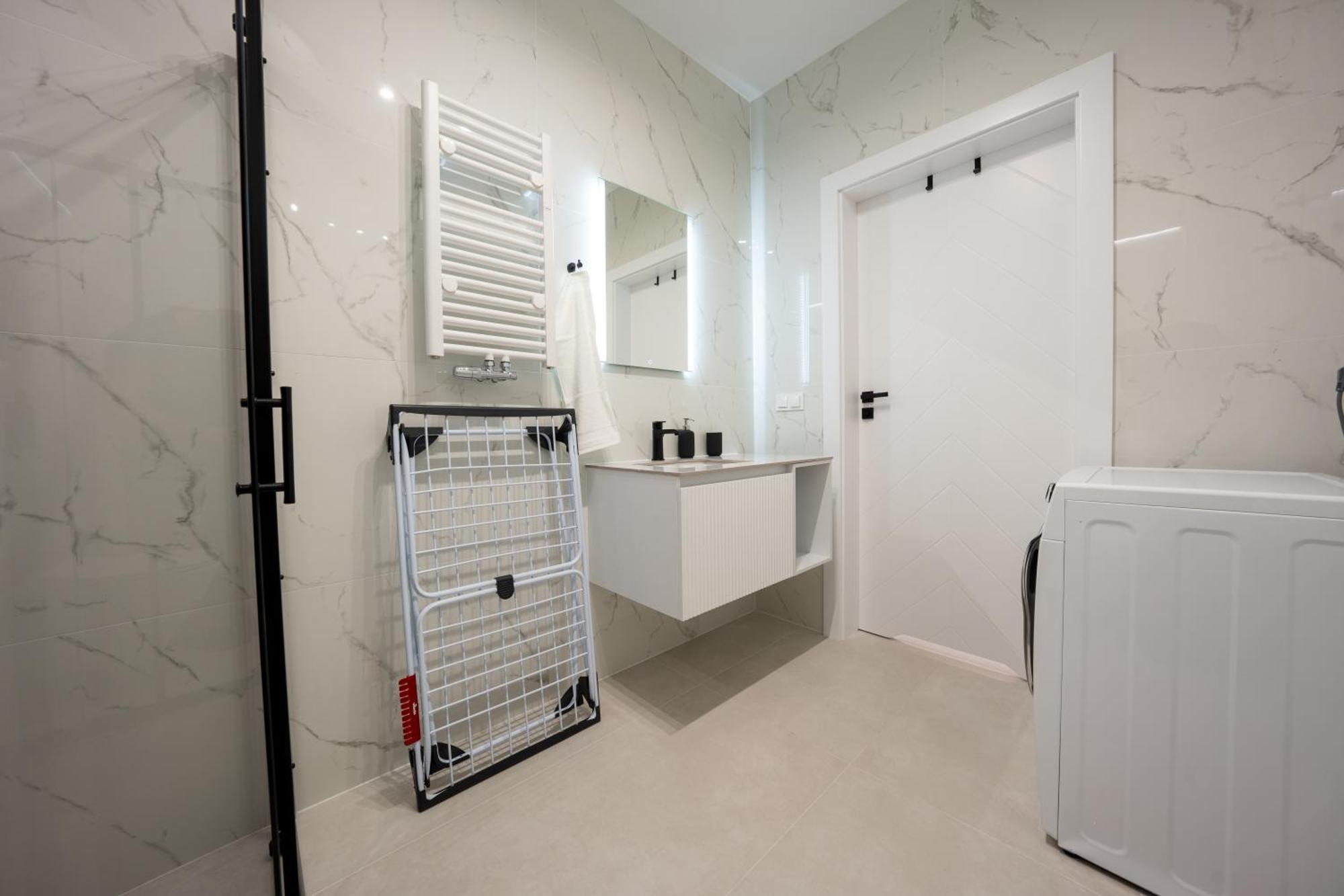 Miodowy Apartament Z Duzym Tarasem W Rewalu, Blisko Morza エクステリア 写真